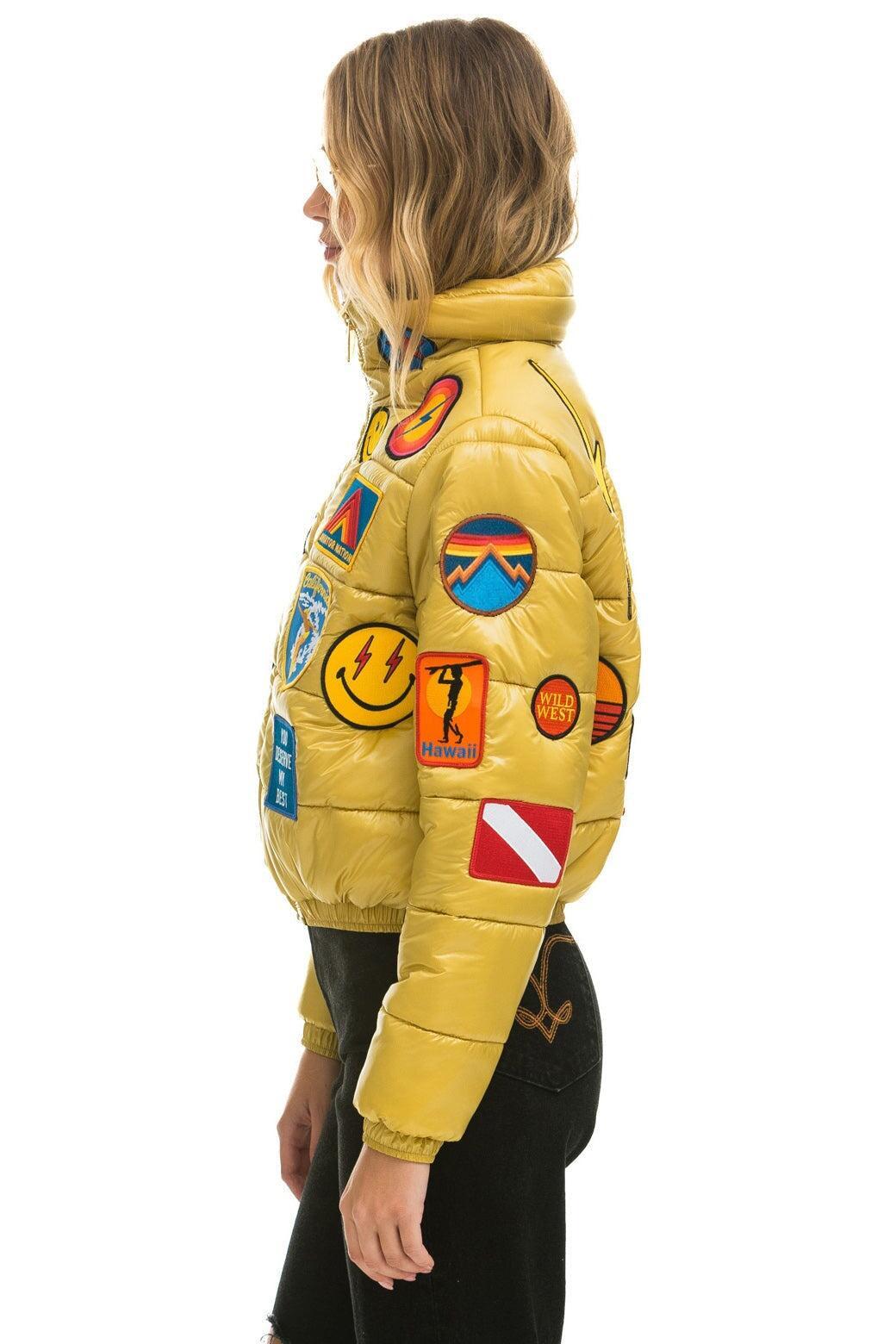 VINTAGE PATCH APRES PUFFER JACKET - HONEY GLOSSY Female Product Image