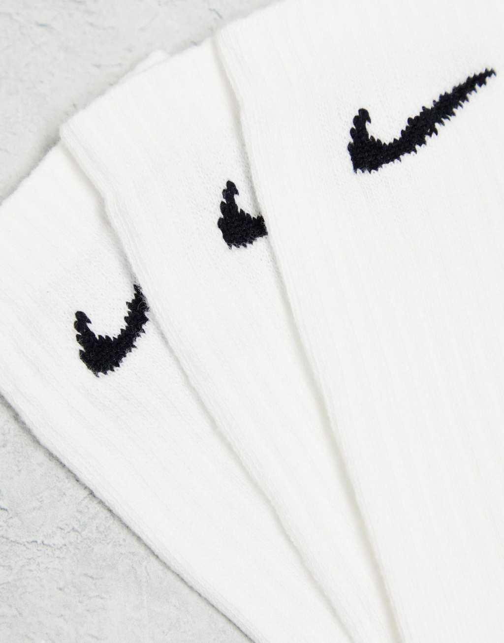 Nike Training Everyday Lightweight 3 pack crew socks in white Product Image