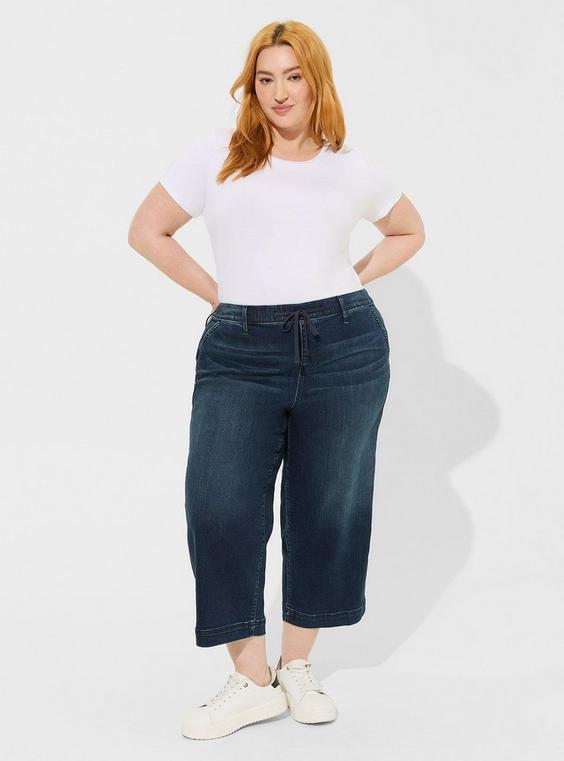 Wide-Leg Crop Weekend Wide Leg Mid Rise Jeans Product Image