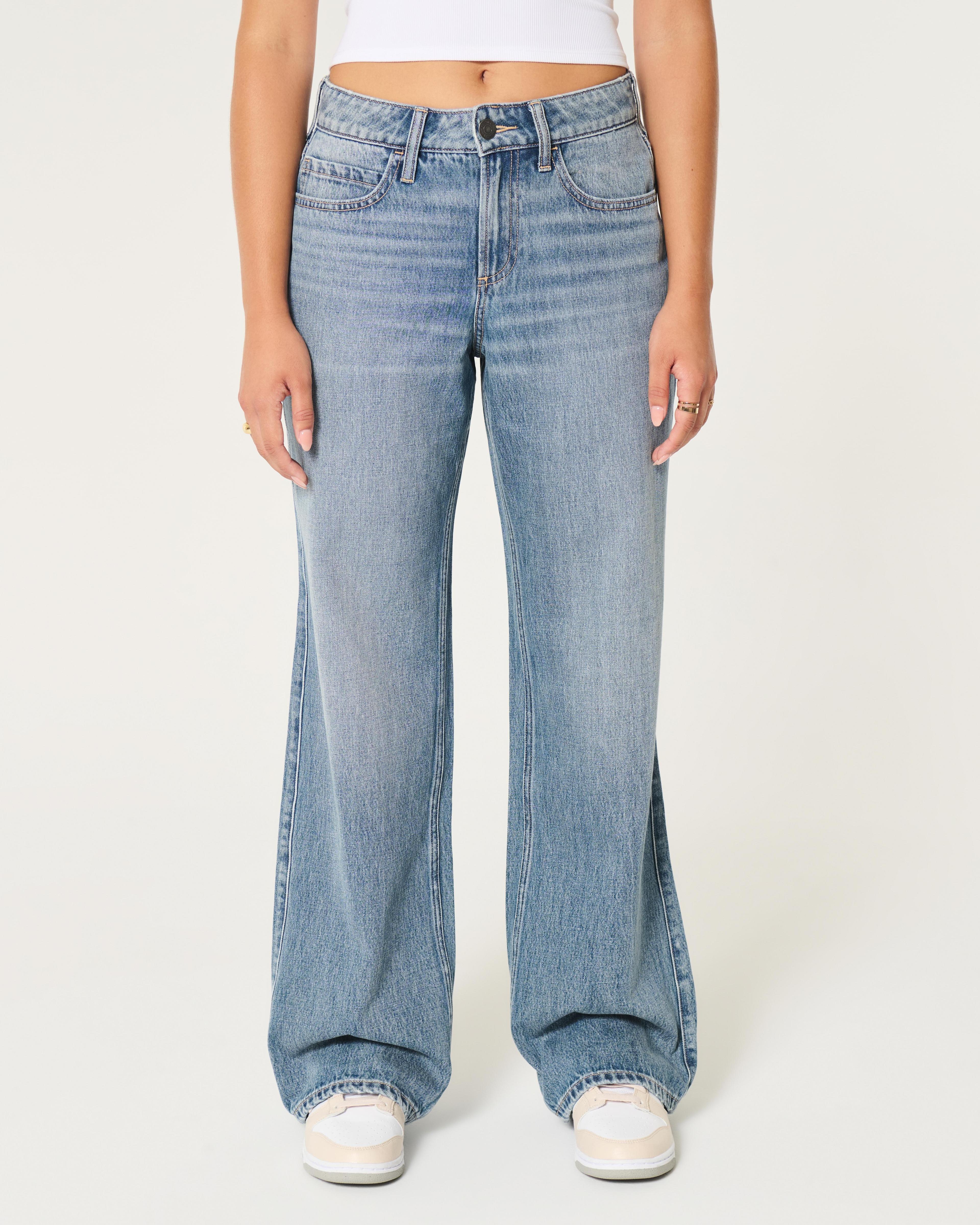 Curvy Mid-Rise Light Wash Baggy Jeans Product Image