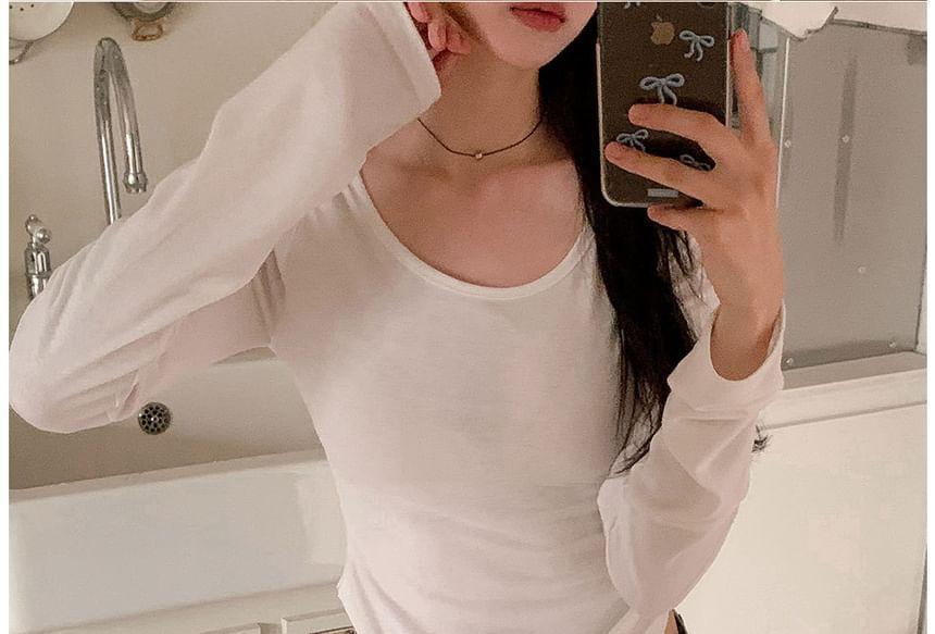 Long-Sleeve Scoop Neck Plain Slim Fit Crop Tee Product Image