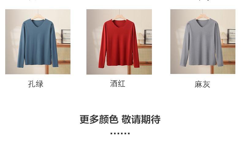 Long-Sleeve V-Neck Plain T-Shirt Product Image