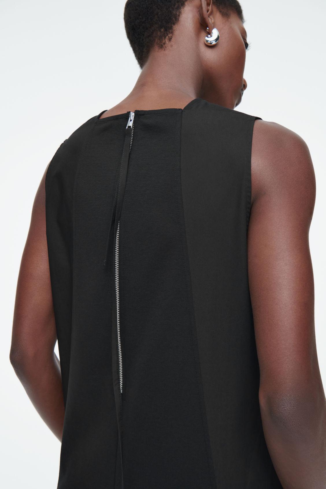 OVERSIZED V-NECK JUMPSUIT Product Image