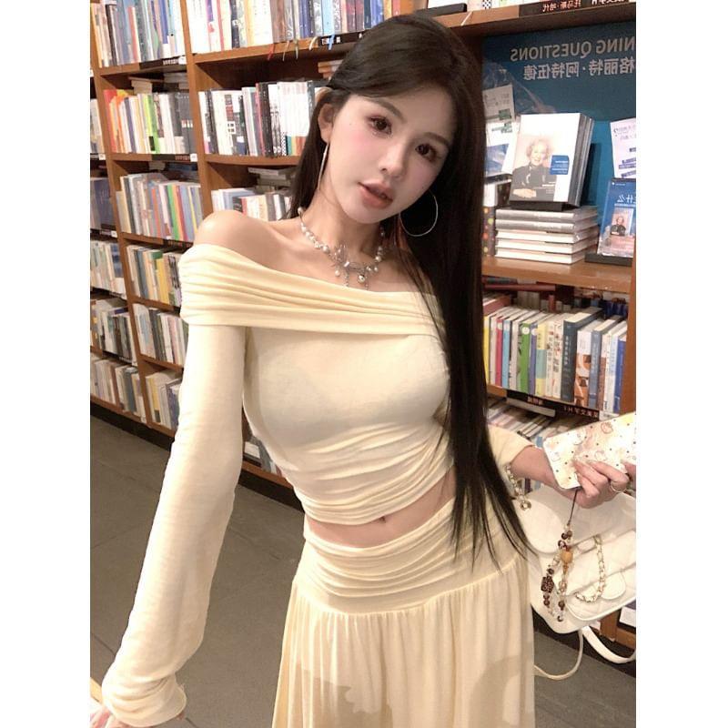 Off-Shoulder Long-Sleeve Plain Crop Top / Mid Rise Midi A-Line Skirt Product Image