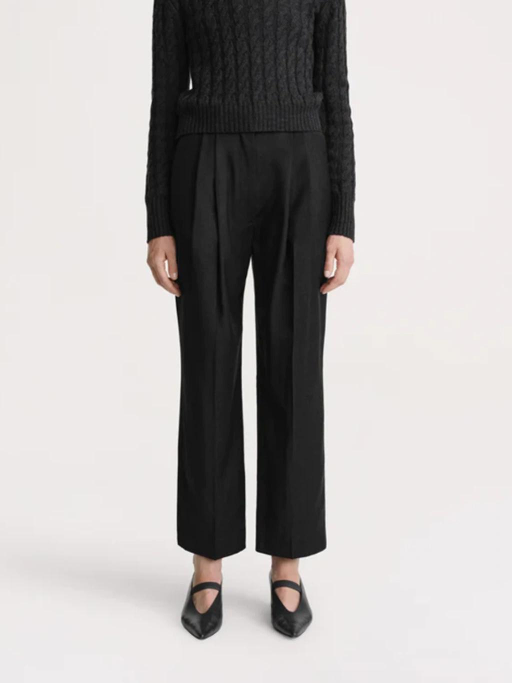 Toteme Cropped Trousers In Black Product Image