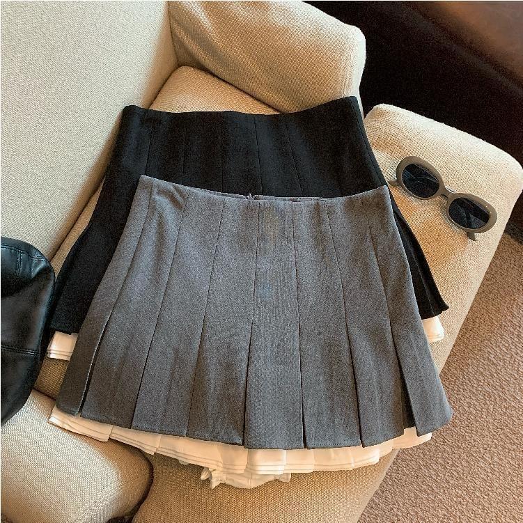 Low Rise Two Tone Mini Pleated Skirt Product Image