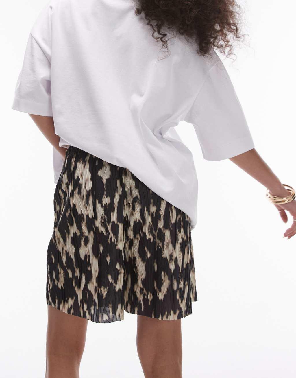 Topshop abstract leopard plisse short in mono Product Image