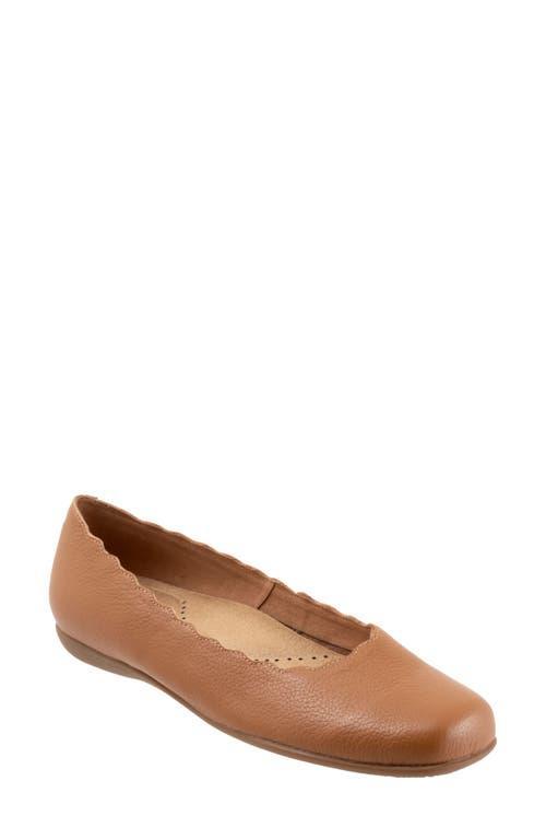 Trotters Sabine Leather Scalloped Slip Product Image