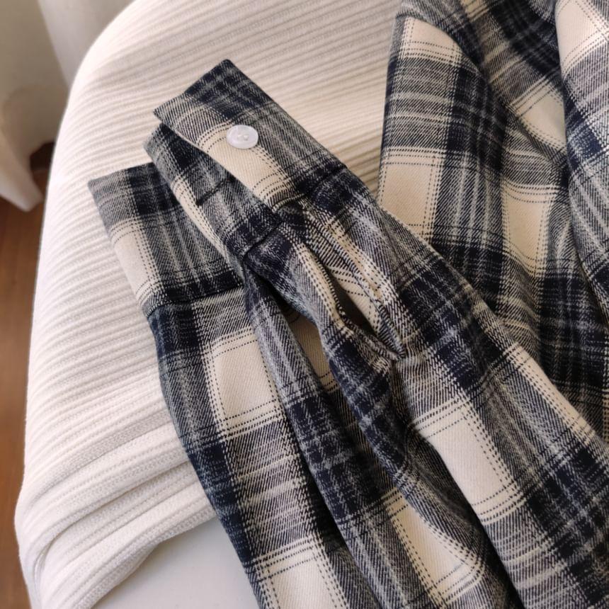 Long-Sleeve Plaid Button-Up Shirt Product Image