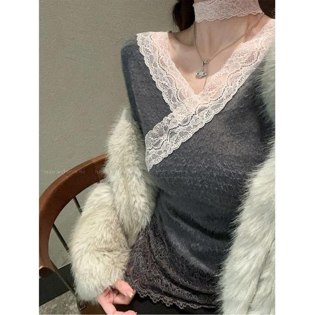 Long-Sleeve V-Neck Lace Trim Plain Knit Top Product Image