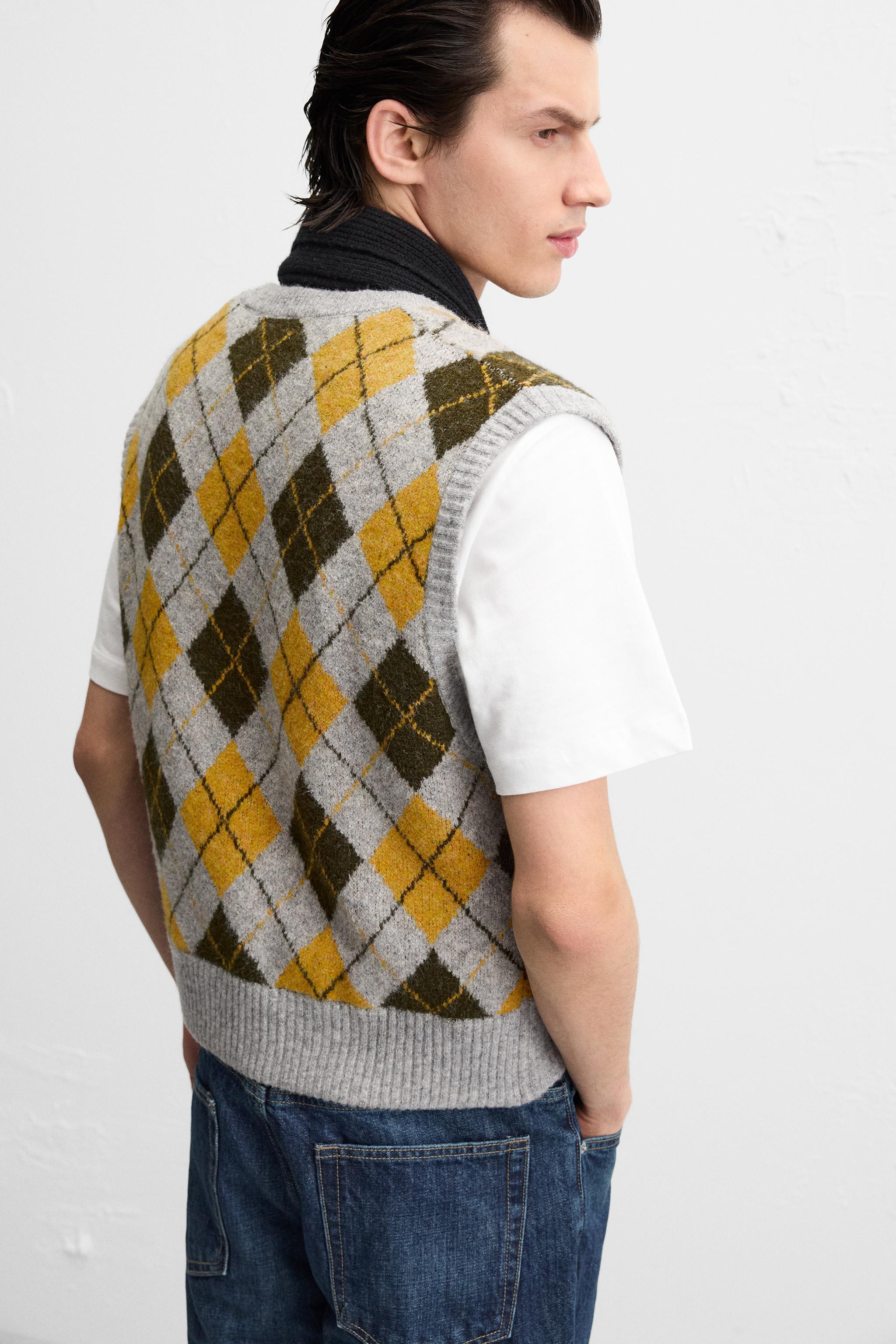 KNIT ARGYLE VEST Product Image