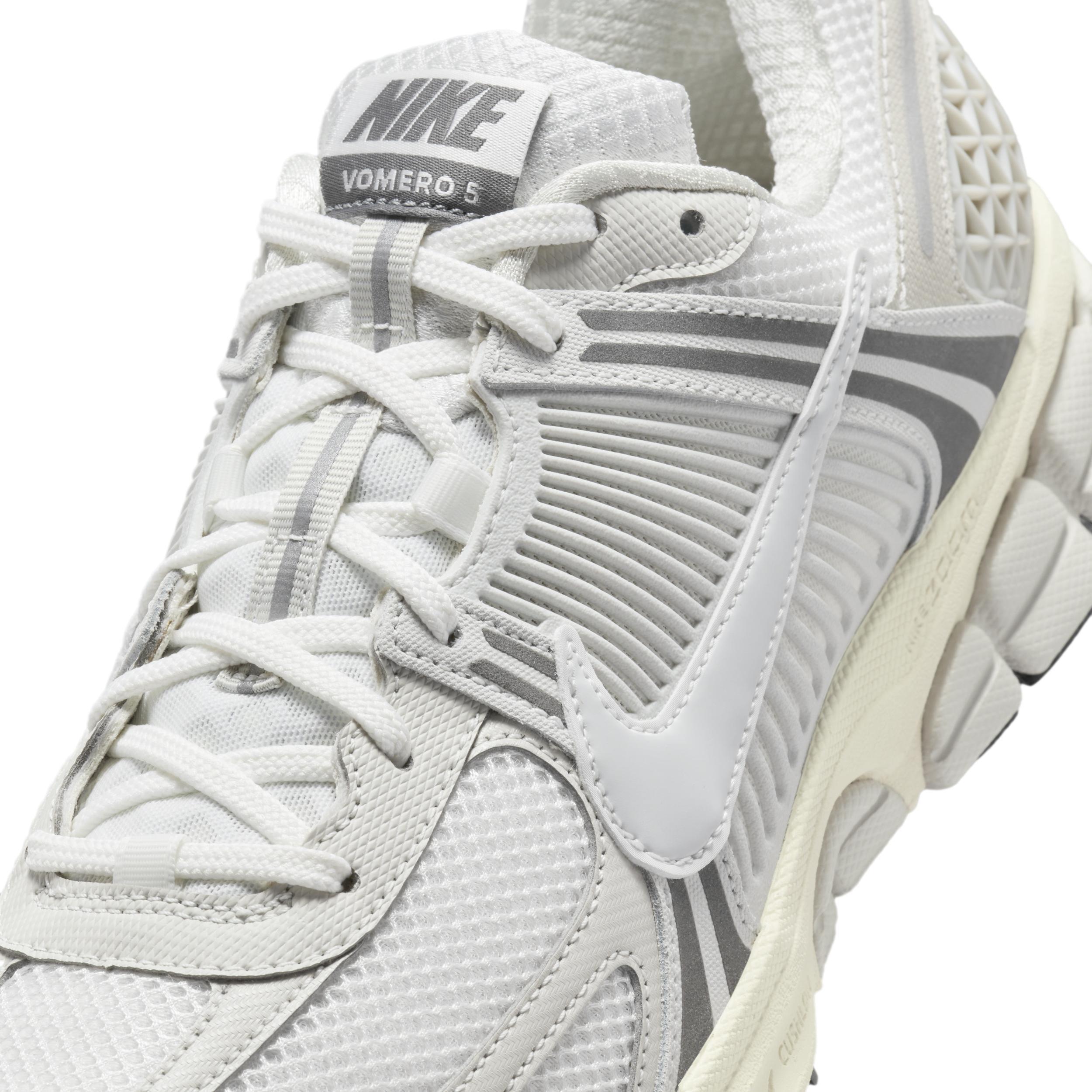 Nike Men's Zoom Vomero 5 SE Shoes Product Image