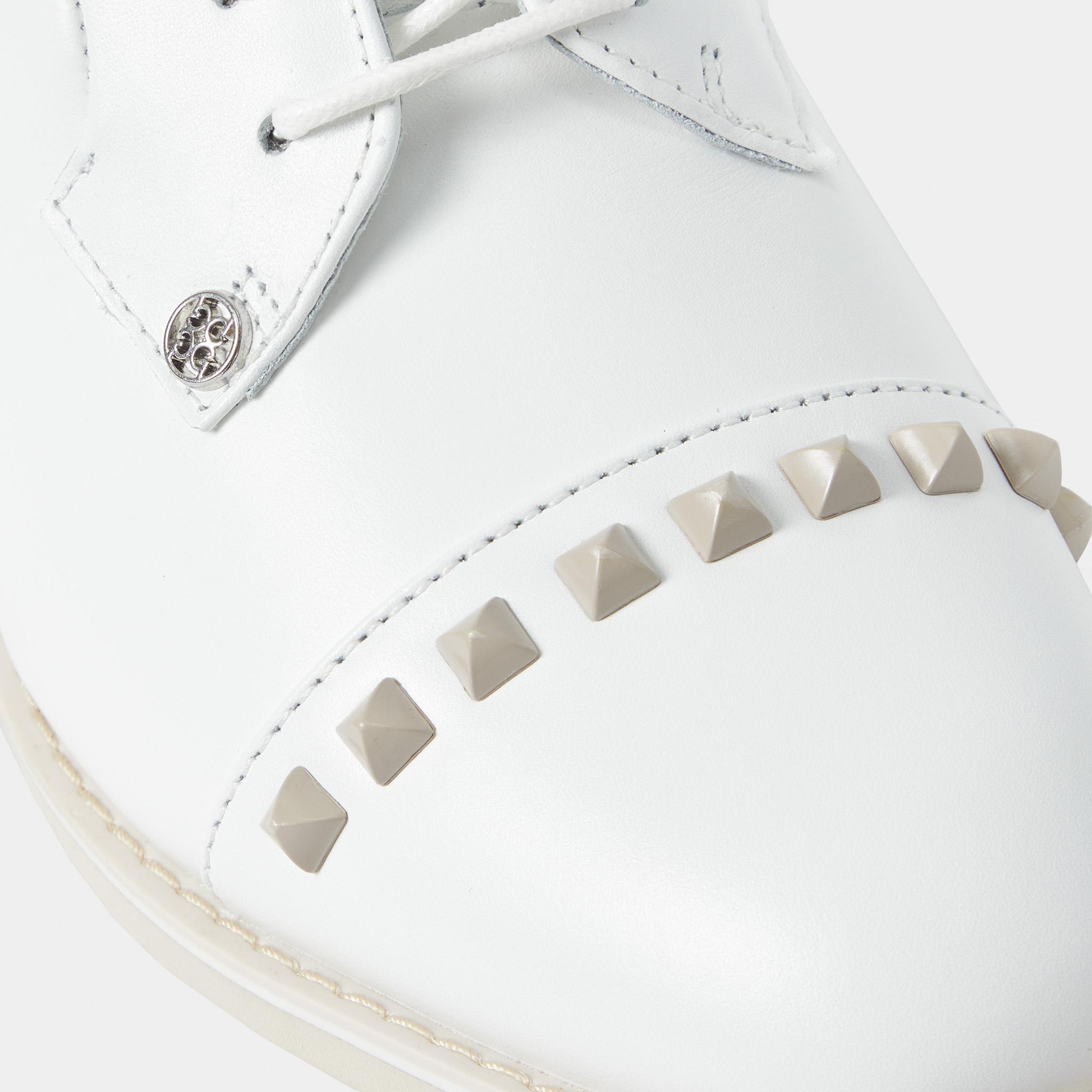 WOMEN'S GALLIVANTER LEATHER STUD CAP TOE GOLF SHOE Product Image