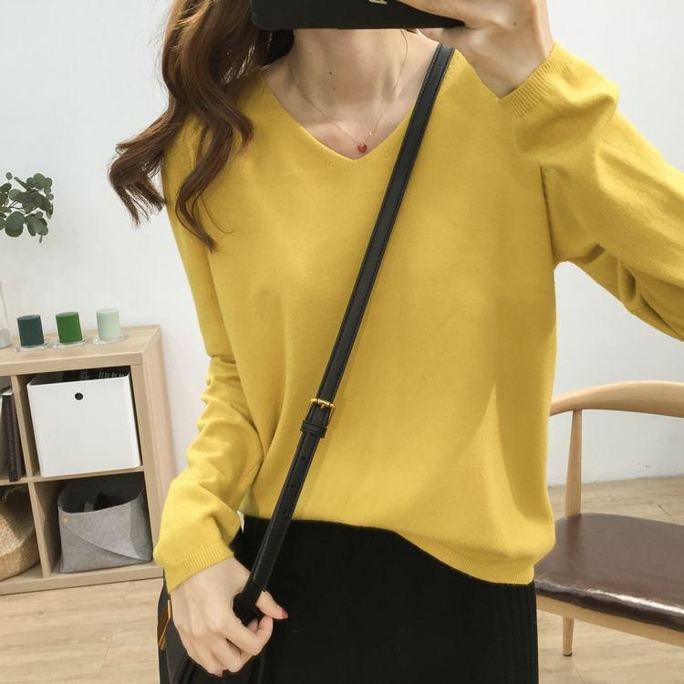 Long-Sleeve V-Neck Plain Knit Top Product Image