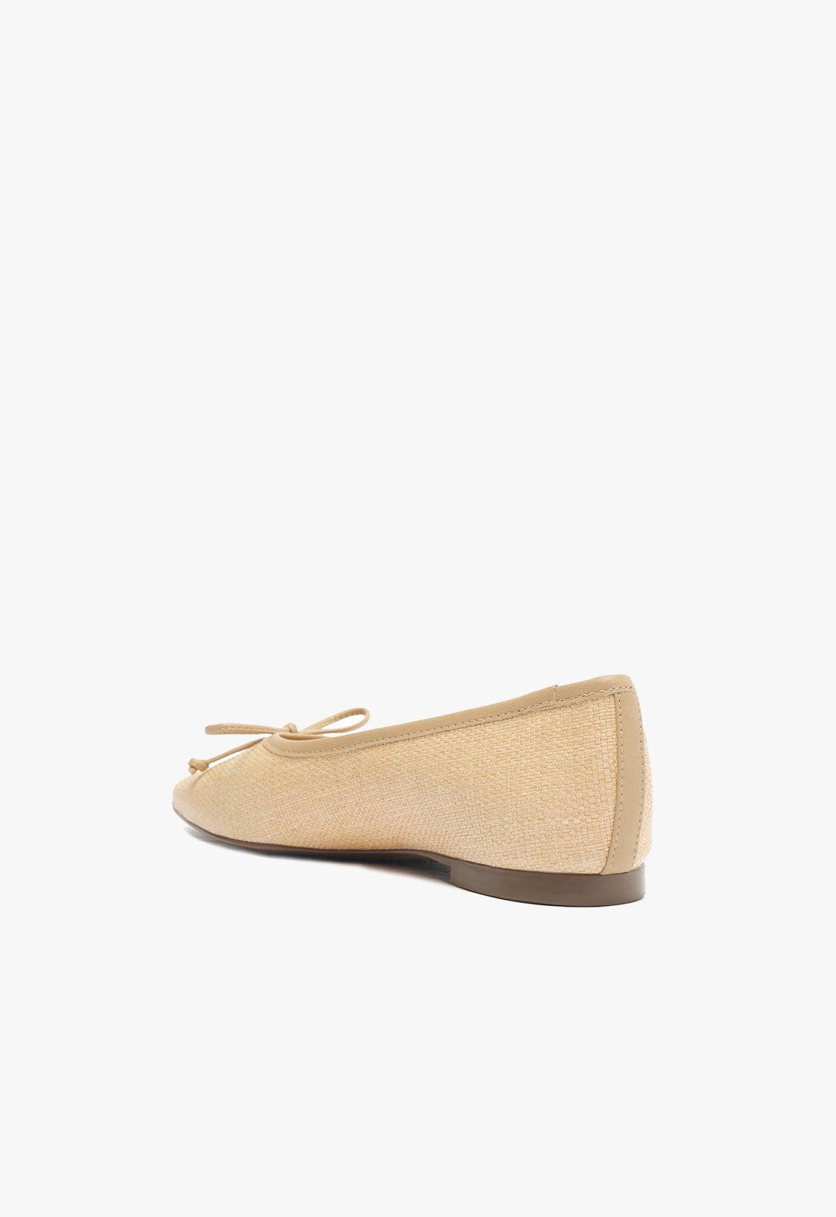 Arissa Straw Flat Female Product Image