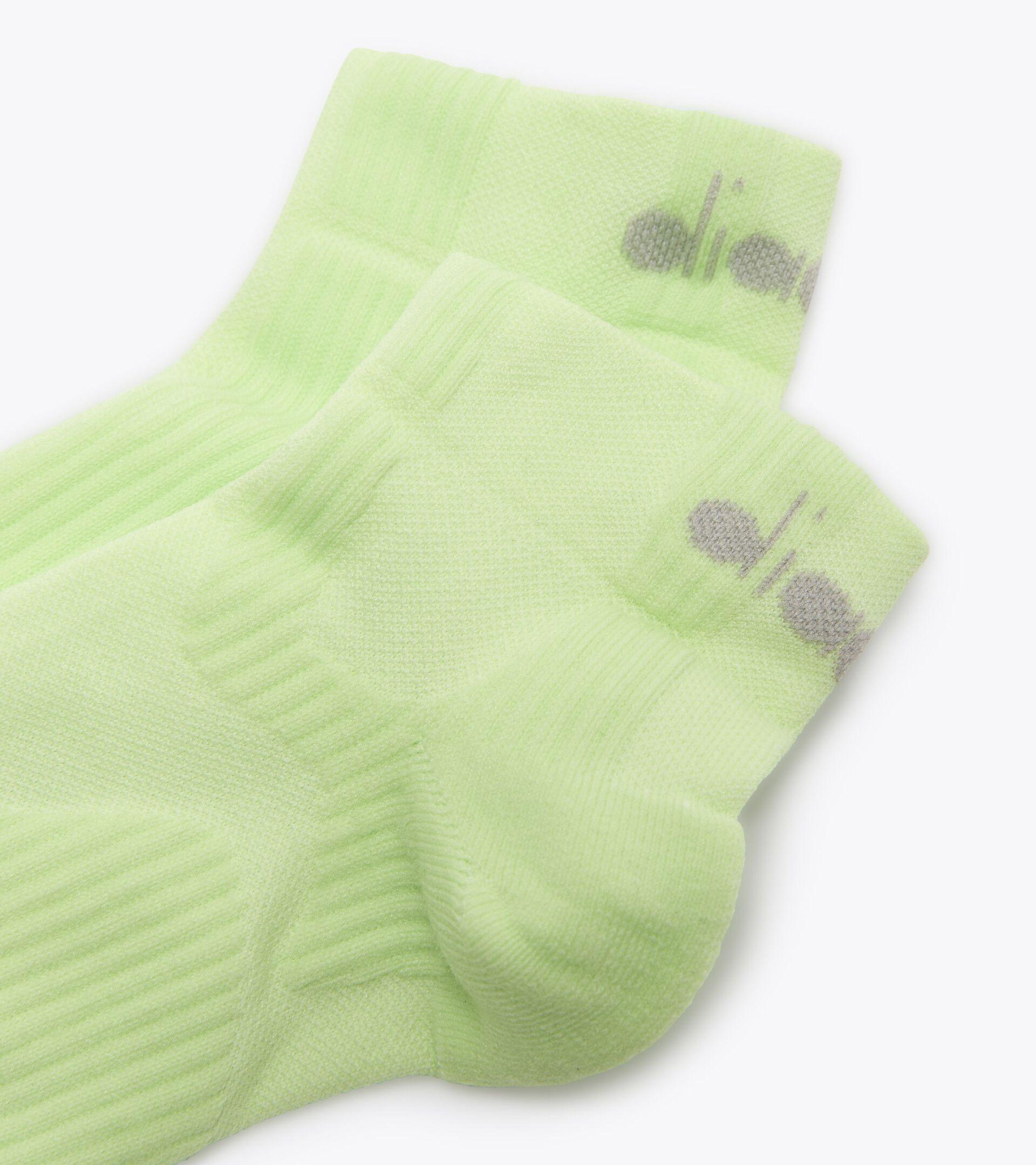 CUSHION QUARTER SOCKS Product Image