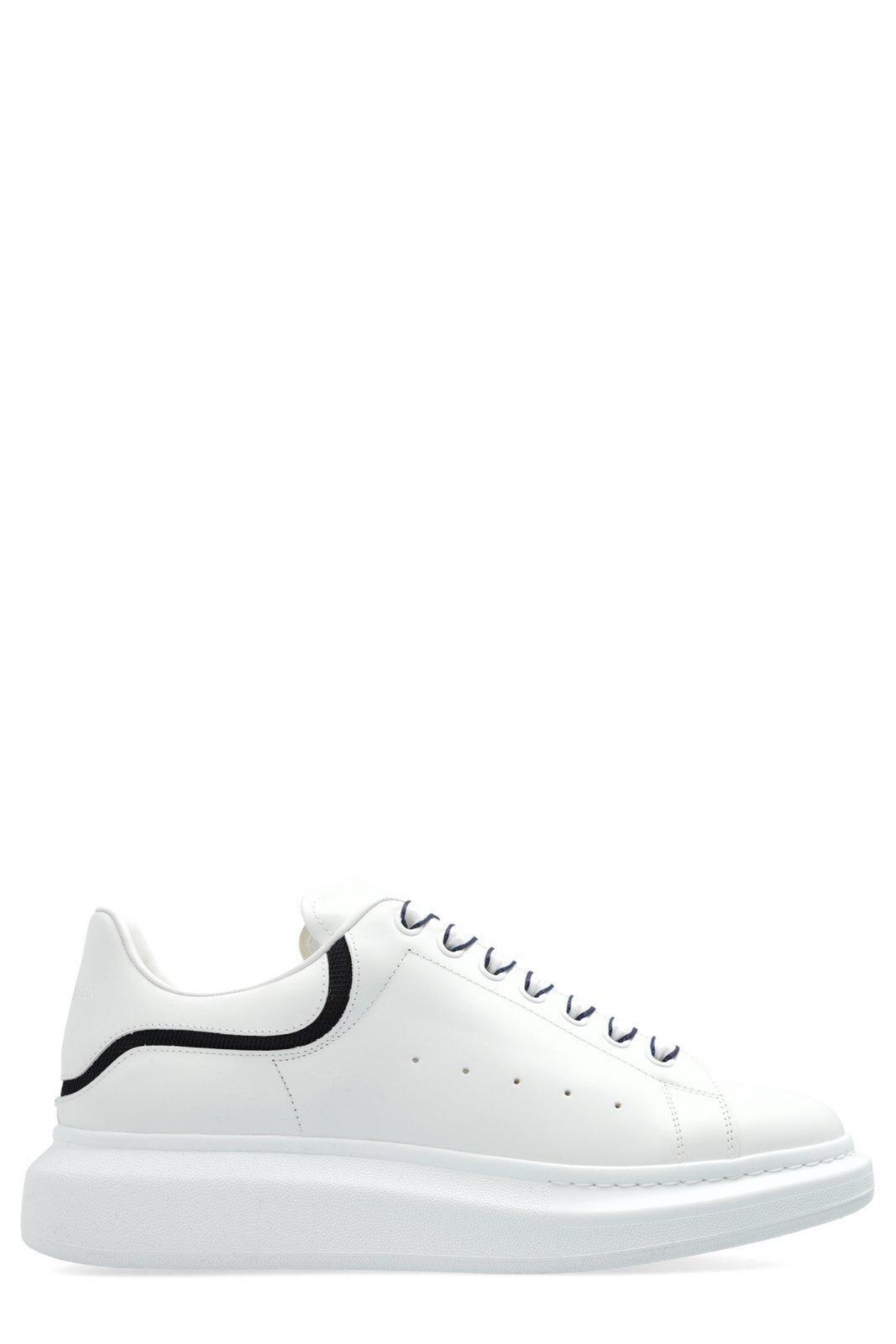 Low Top Sneaker In White & Navy Product Image