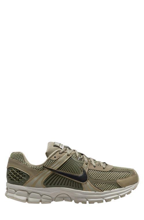 Nike Men's Zoom Vomero 5 Shoes Product Image