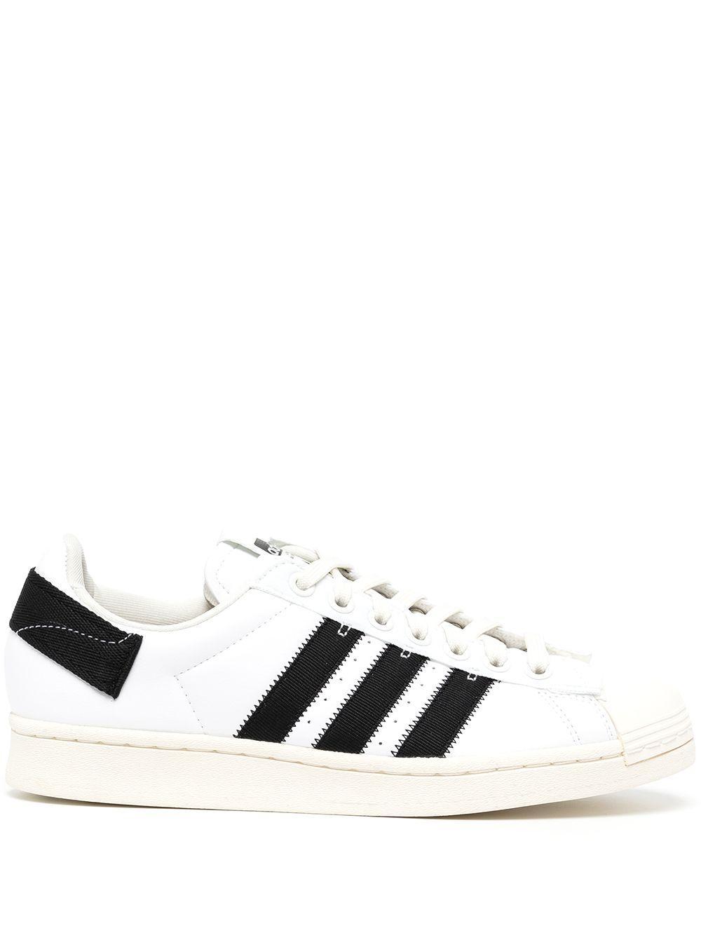 ADIDAS ORIGINALS Signature Stripe Trainers In White Product Image