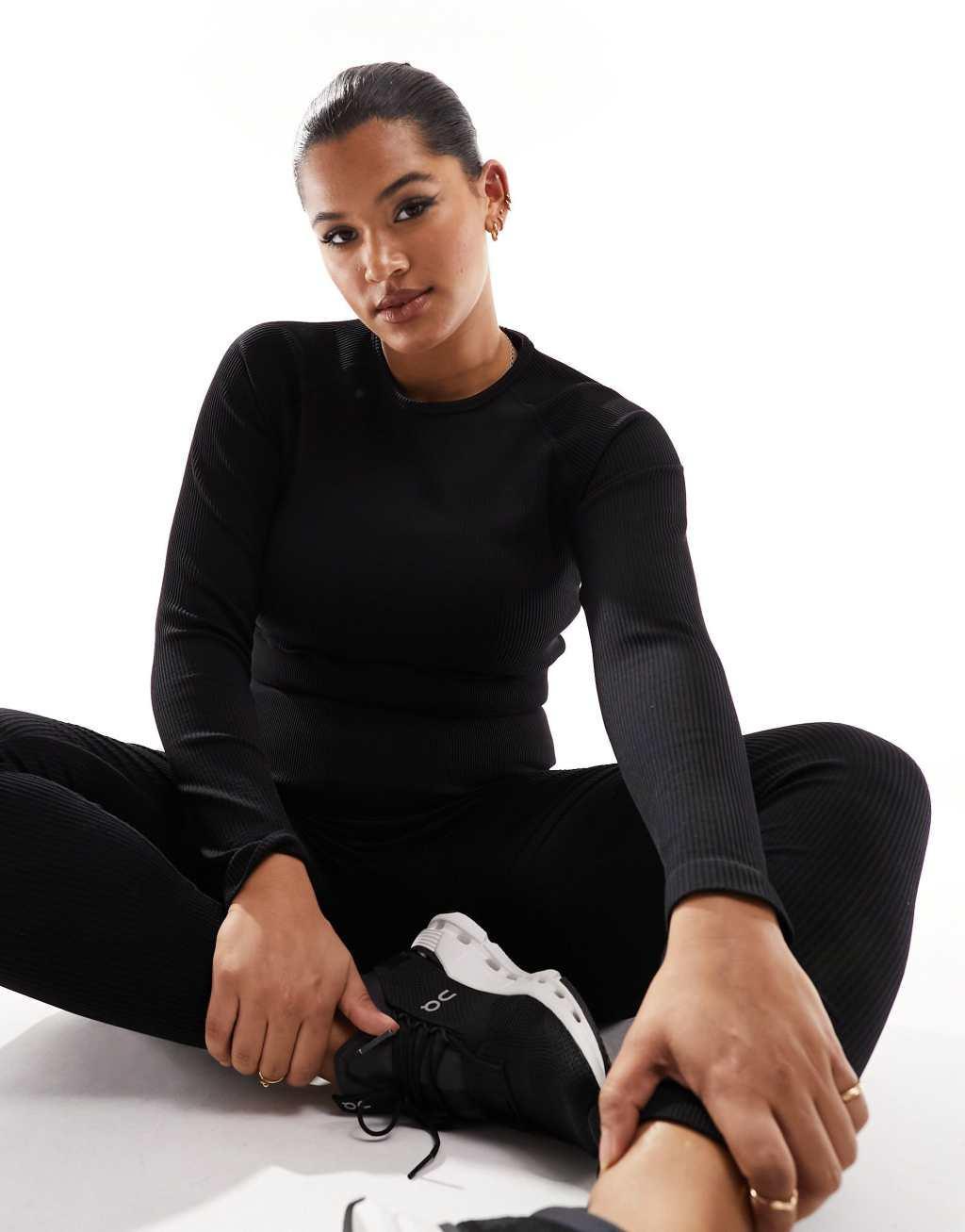 ASOS 4505 Curve Icon seamless rib long sleeve crop top in black  Product Image