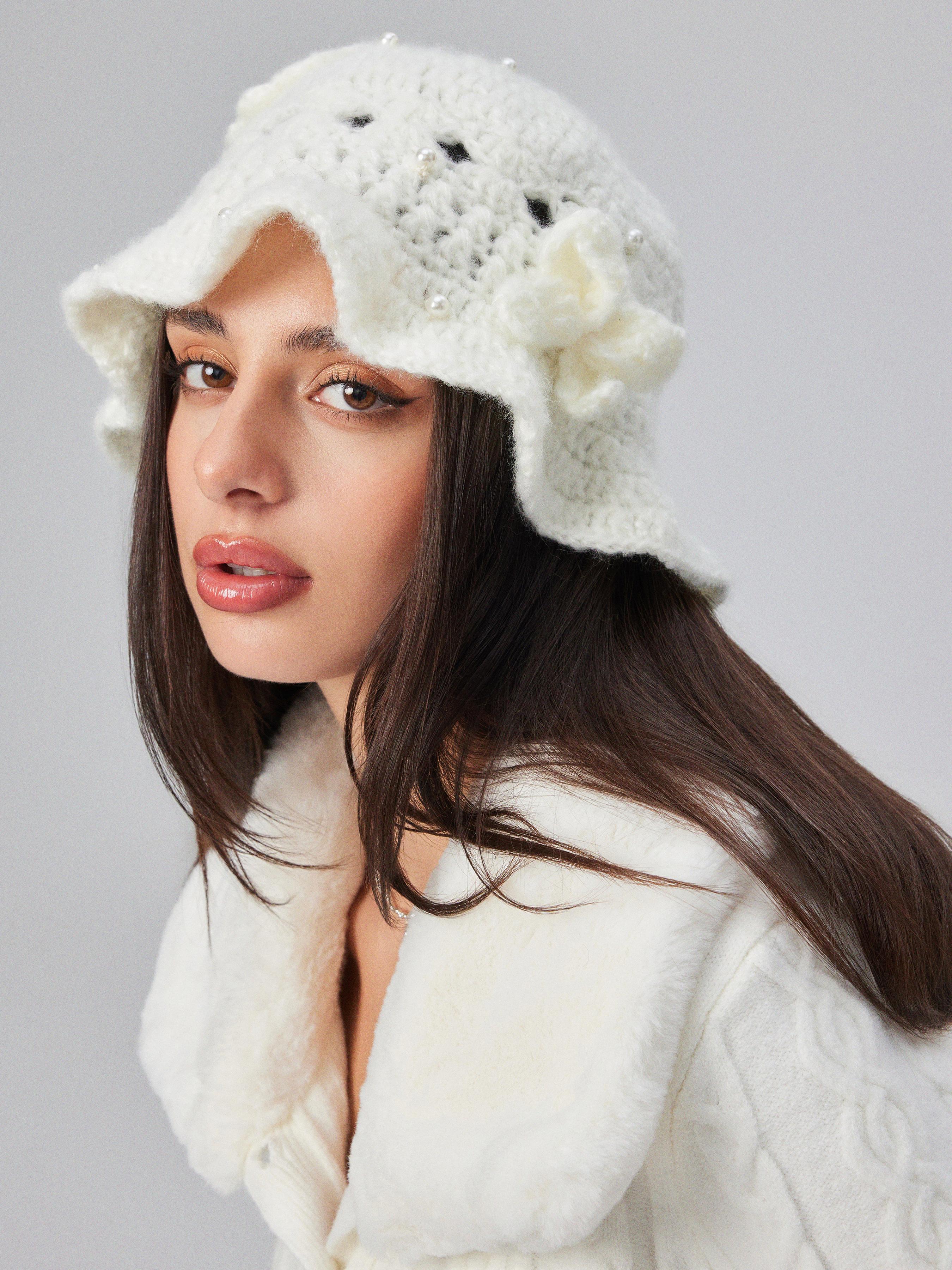 3D FLOWER KNITTED BEANIE HAT product image