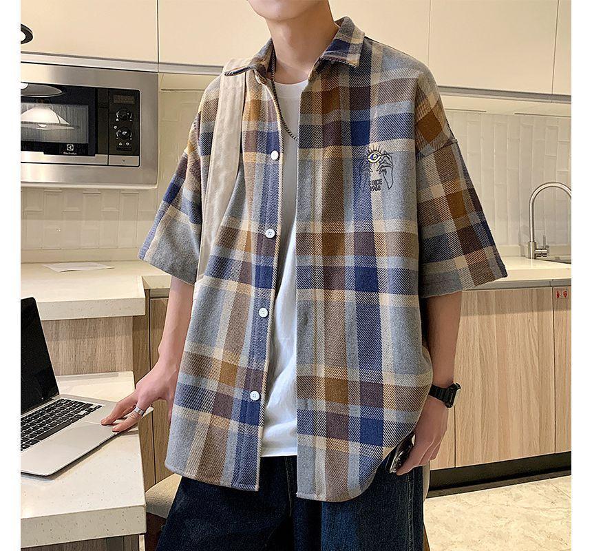 Short-Sleeve Plaid Label Applique Button-Up Shirt Product Image