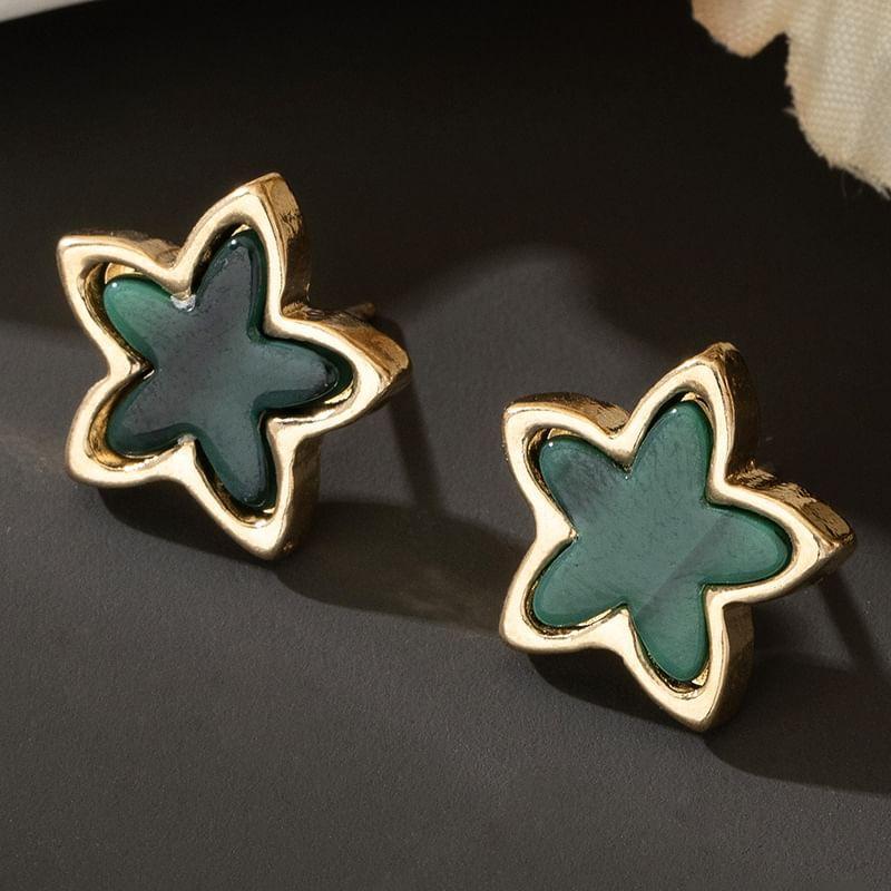 Star Stud Earring Product Image