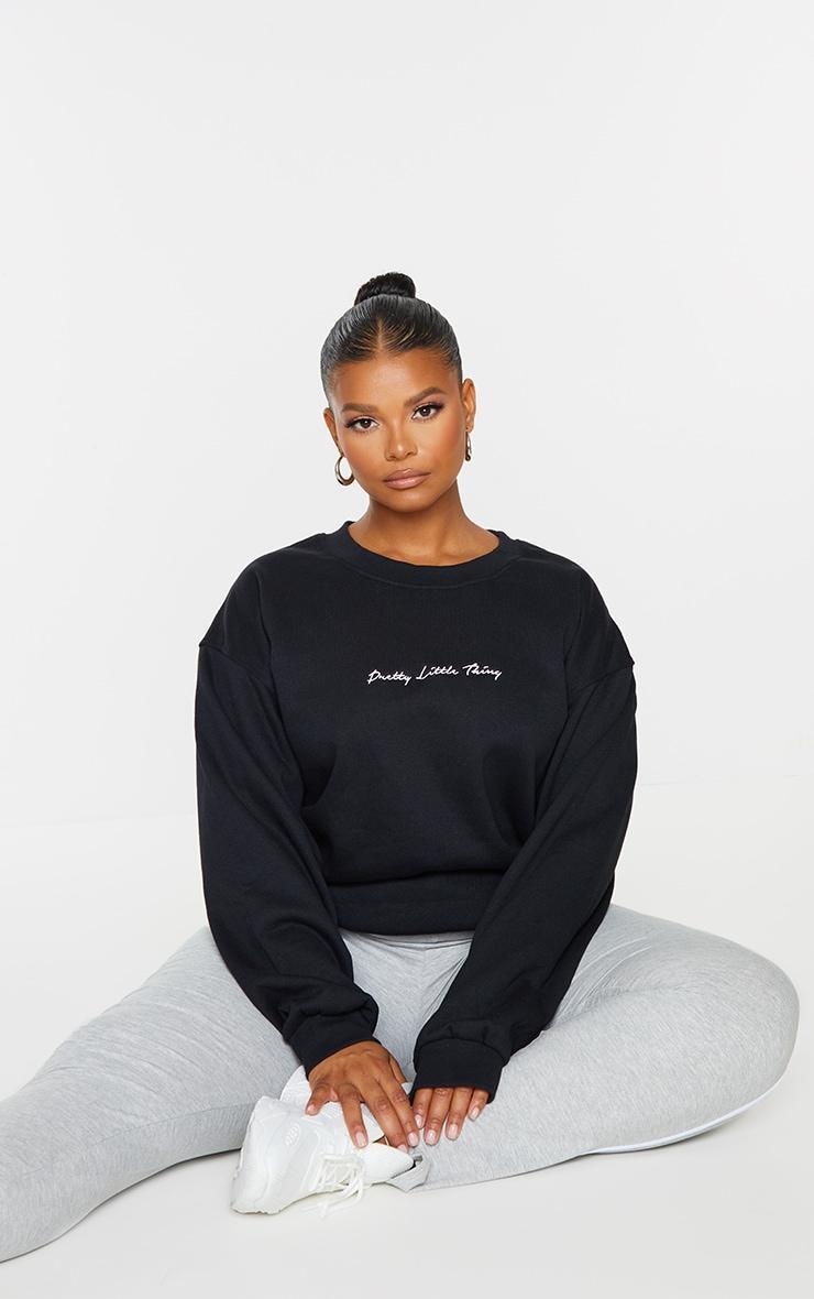 PRETTYLITTLETHING Plus Black Crew Neck Sweatshirt Product Image