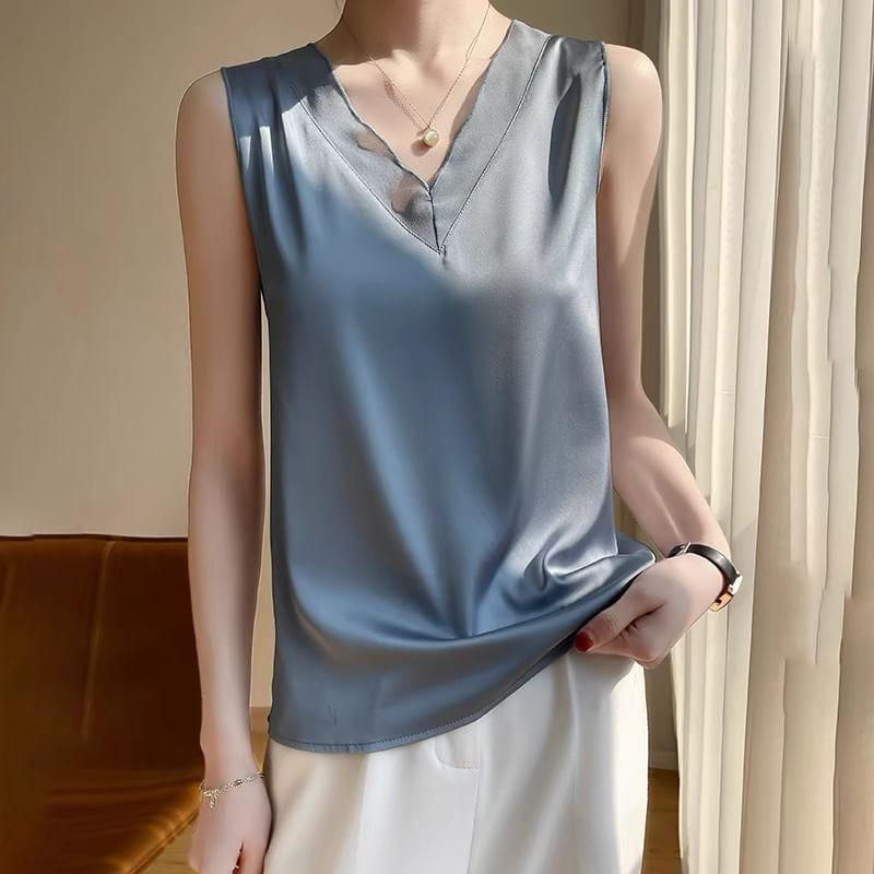 V-Neck Sleeveless Mesh Trim Satin Blouse Product Image