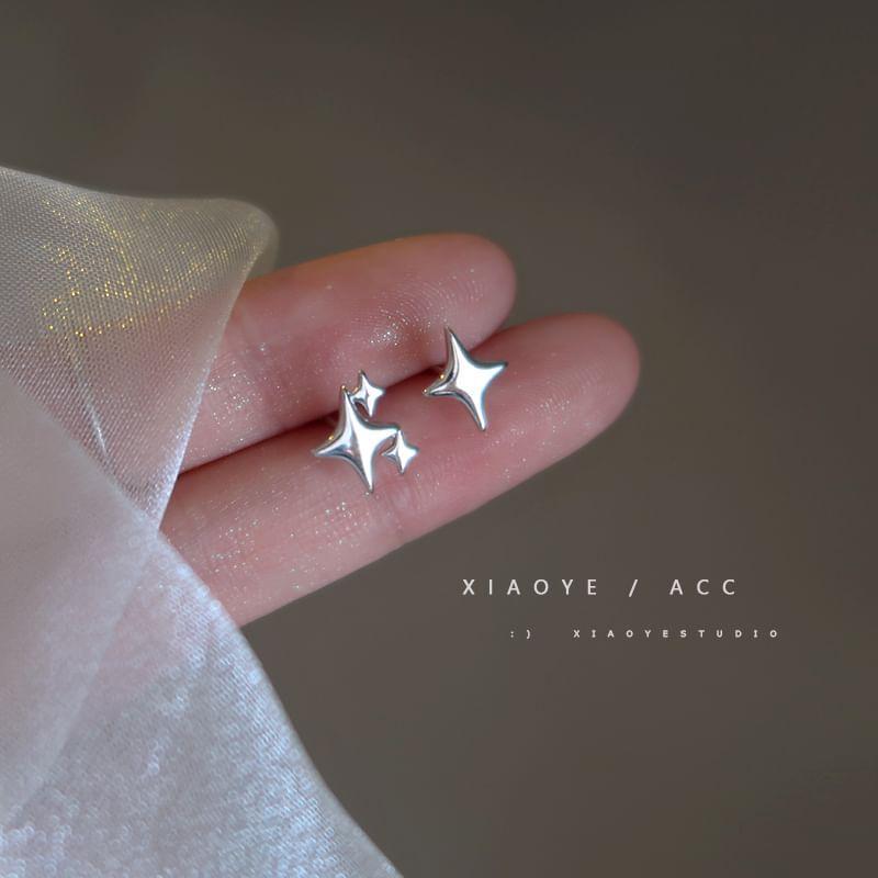 925 Sterling Silver Star Asymmetrical Stud Earring Product Image