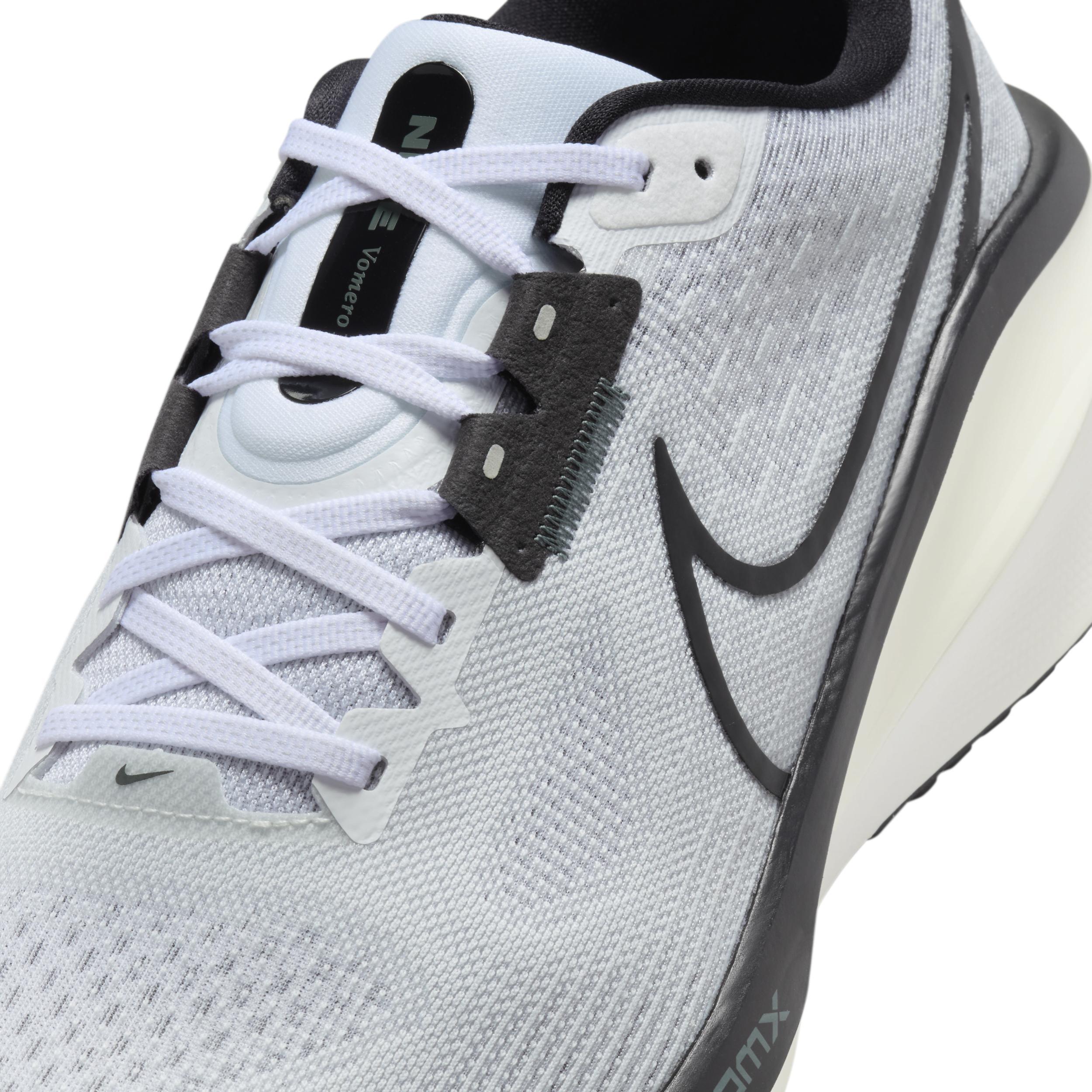 Nike Men's Vomero 17 Road Running Shoes (Extra Wide) Product Image