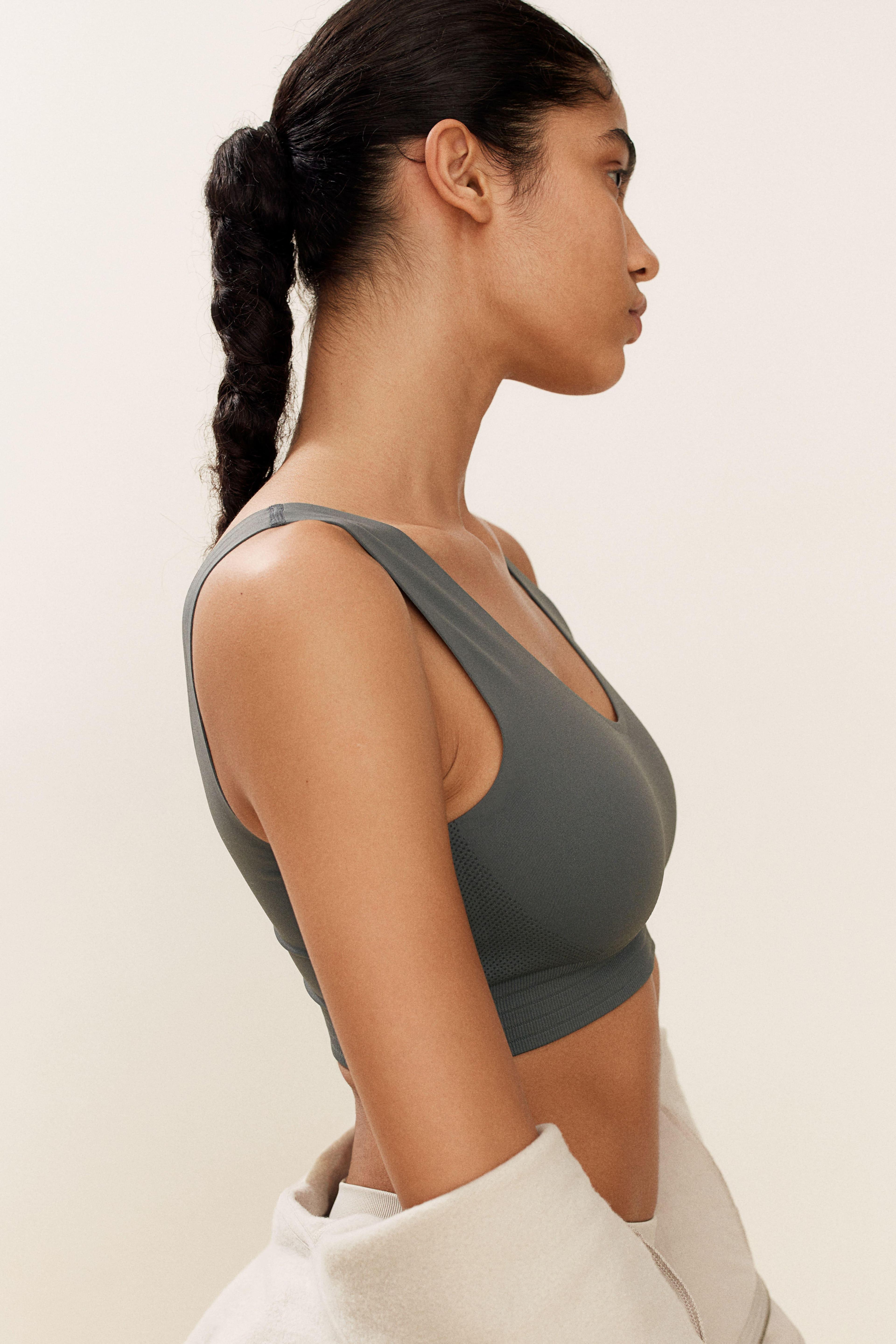 Seamless Sports Bra in DryMove™ Product Image