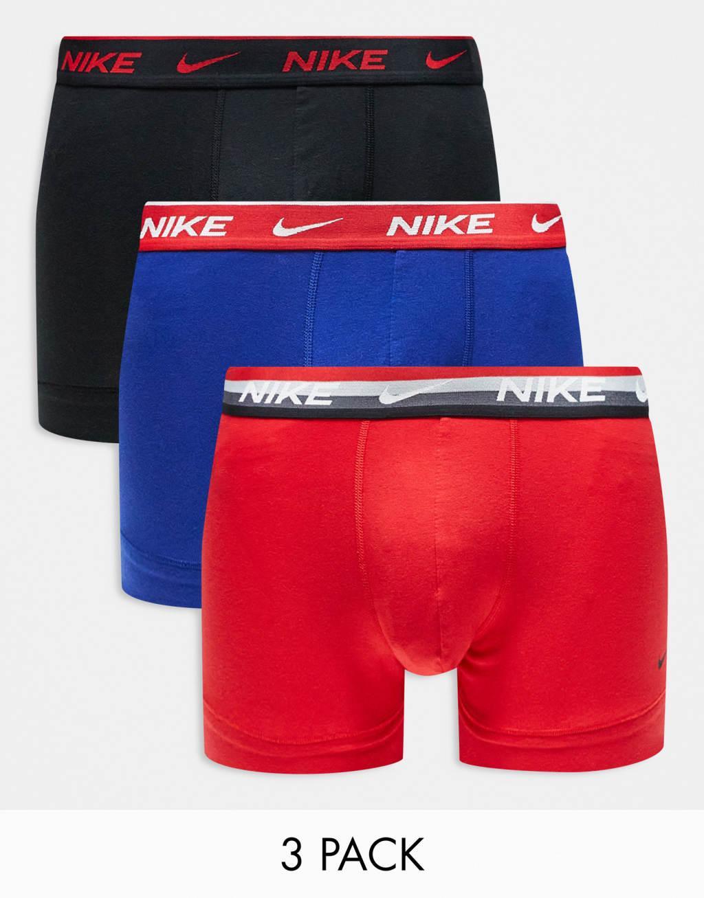 Nike Everyday Cotton Stretch 3-pack trunks in red/blue/black Product Image