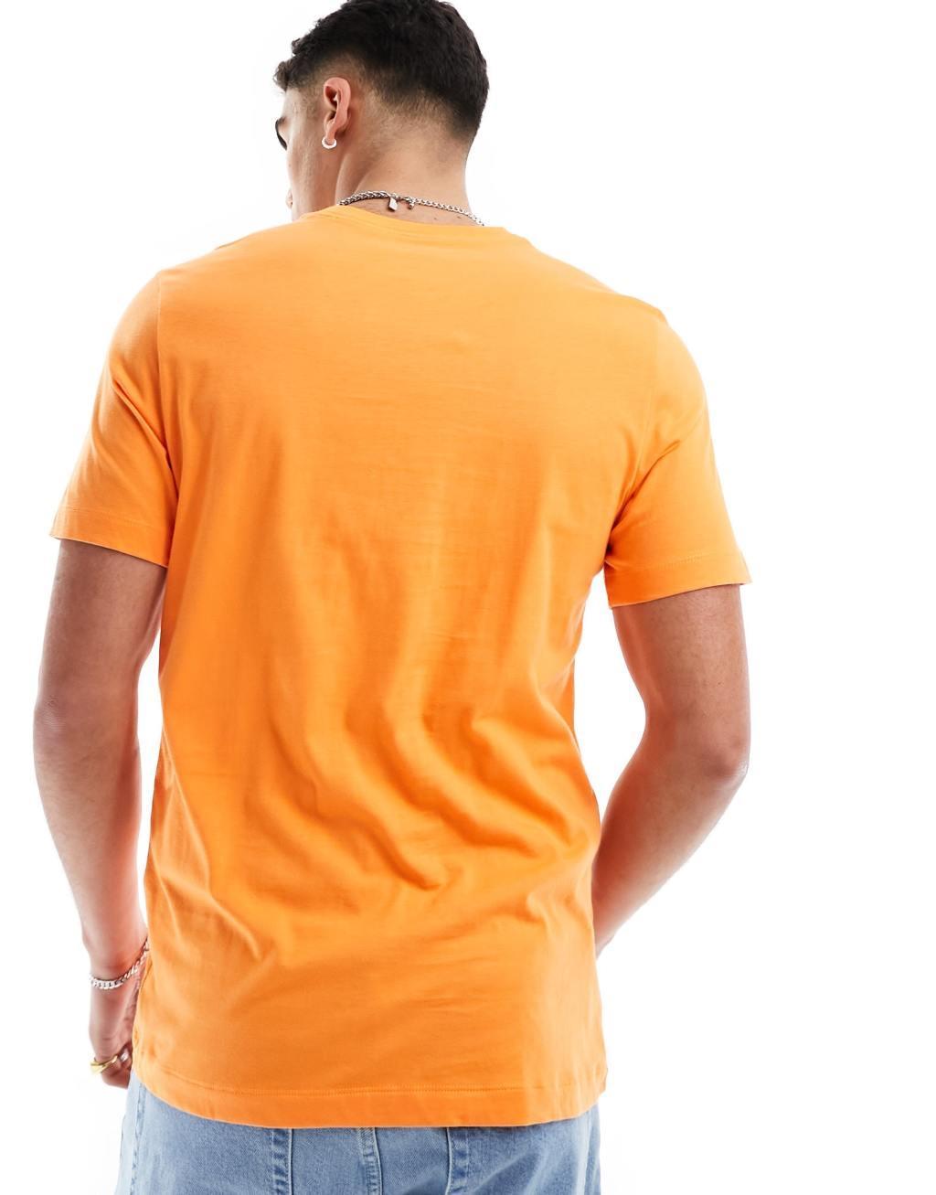 Nike Club Unisex t-shirt in orange  Product Image