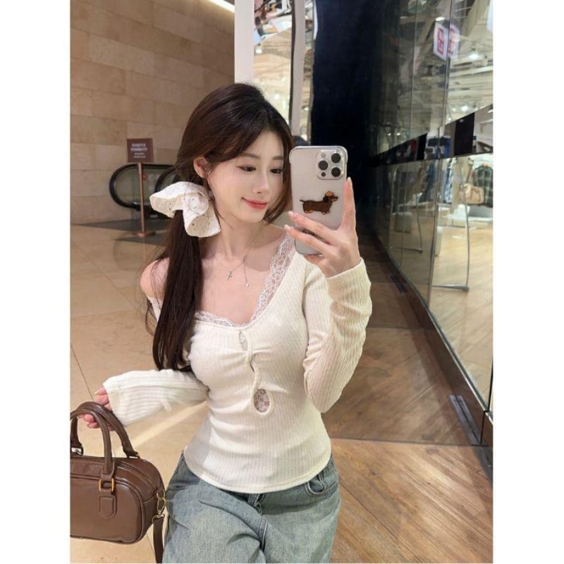 Long-Sleeve Scoop Neck Lace Trim Top Product Image