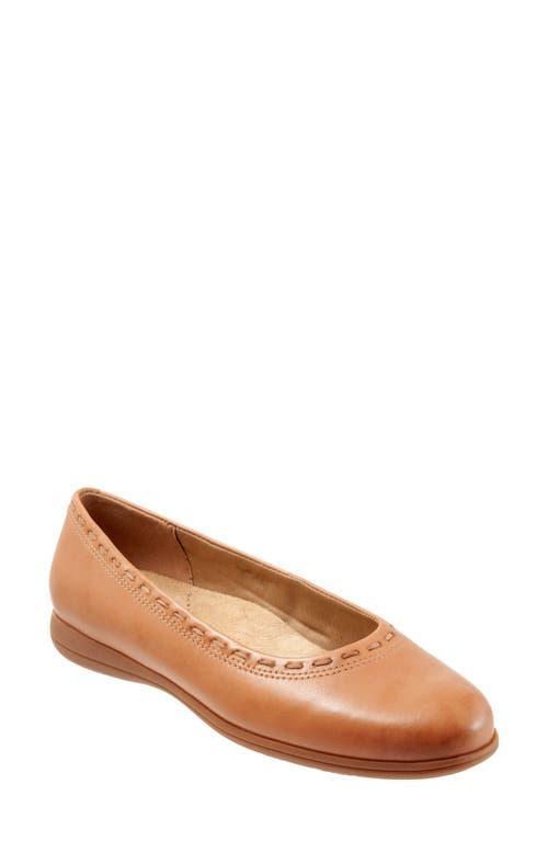 Trotters Dixie (Luggage) Women's Shoes Product Image