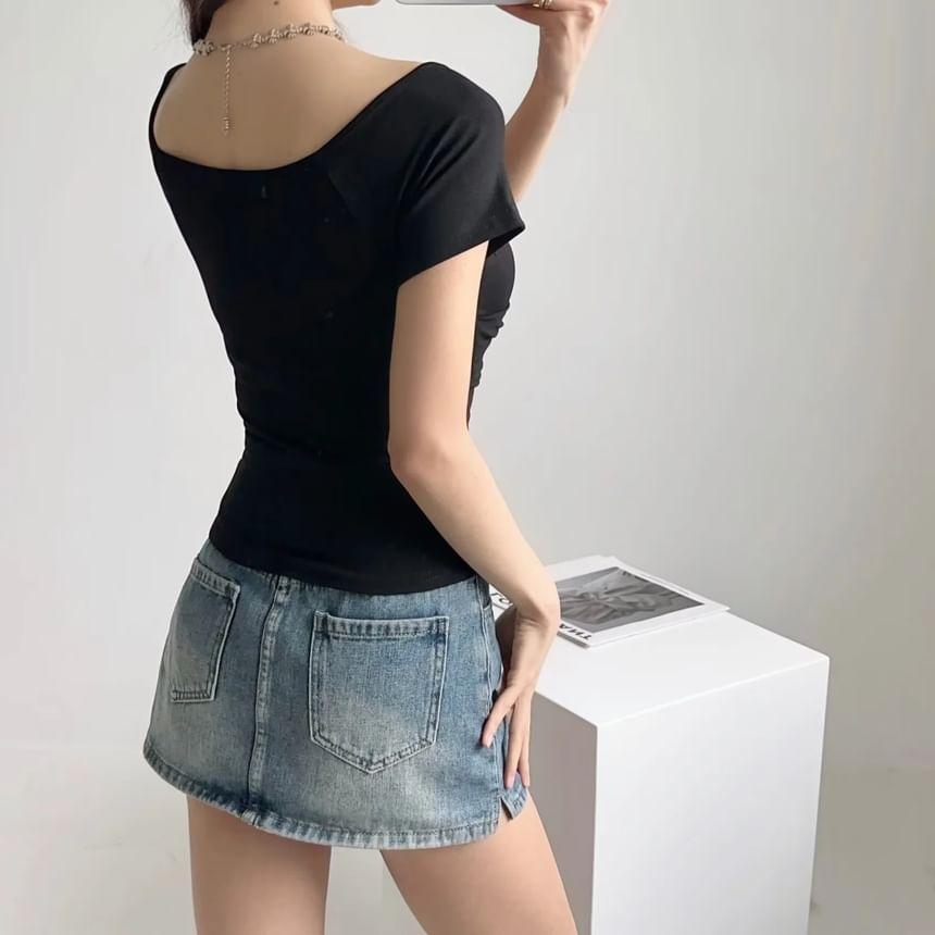 Short Sleeve V-Neck Plain Slim-Fit Crop Top Product Image