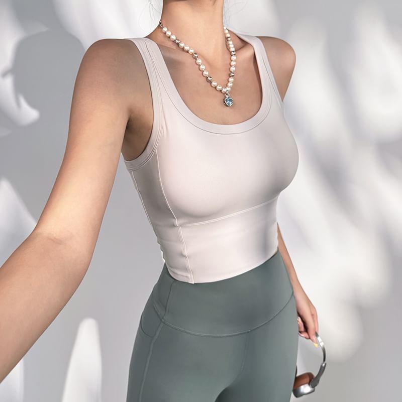 Scoop Neck Plain Crop Sports Tank Top Product Image