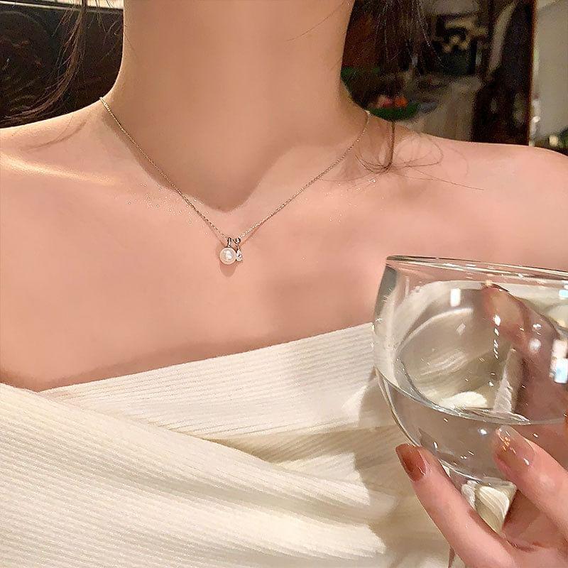 Faux Pearl Lariat Necklace Product Image