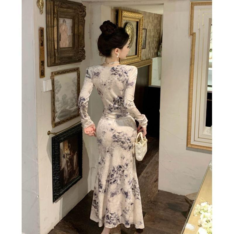 Long-Sleeve V-Neck Printed Shirred Midi Velvet Mermaid Dress Product Image