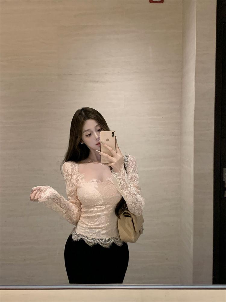 Long-Sleeve Scoop Neck Floral Lace Top Product Image