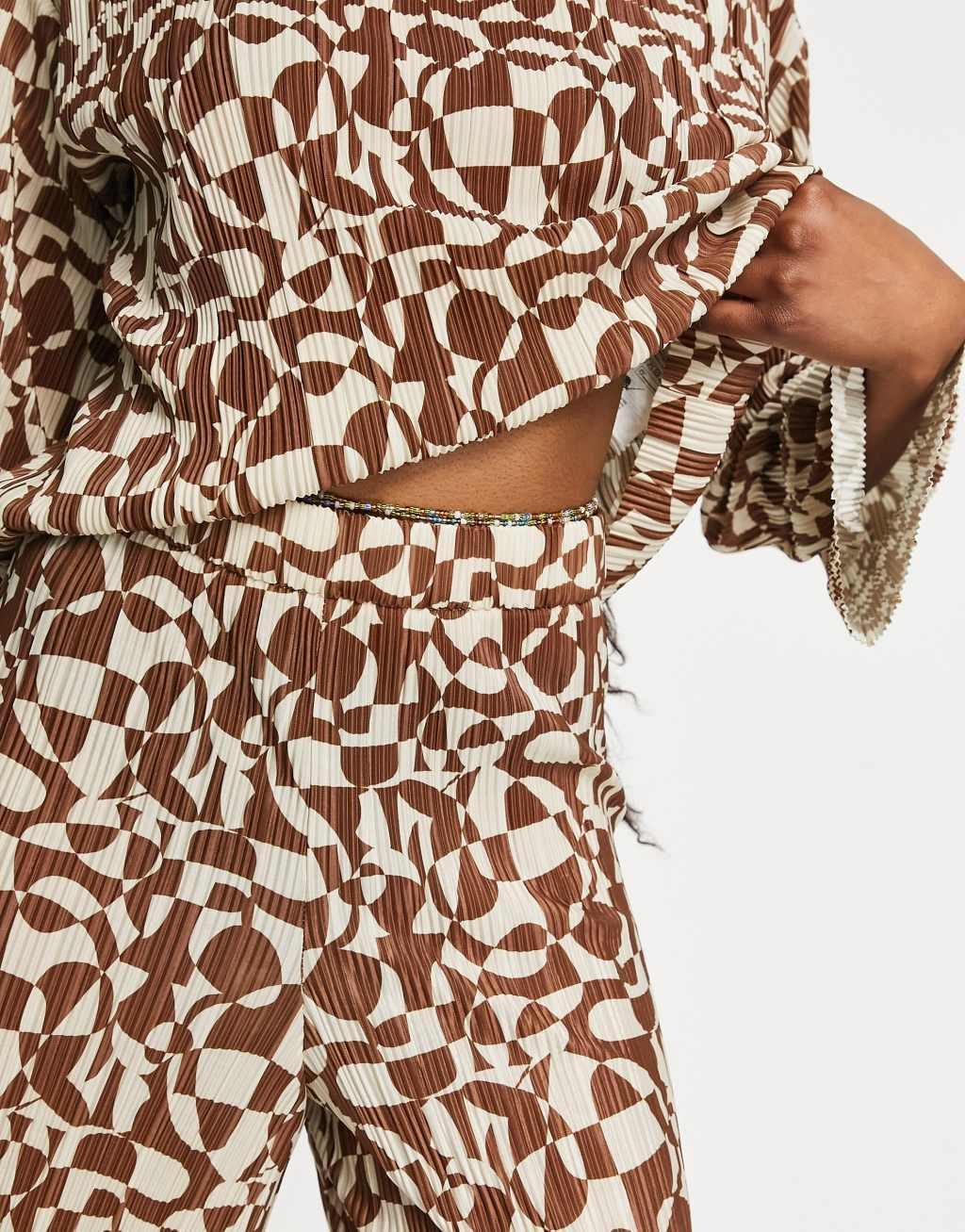 Monki straight leg plisse pants in brown retro circle print - part of a set Product Image