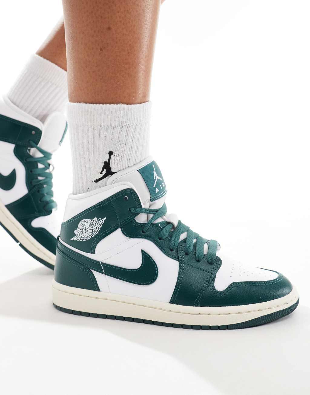 Air Jordan 1 Mid sneakers in green and white Product Image