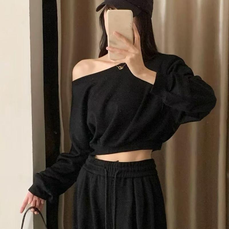 Off Shoulder Plain Crop Pullover Product Image