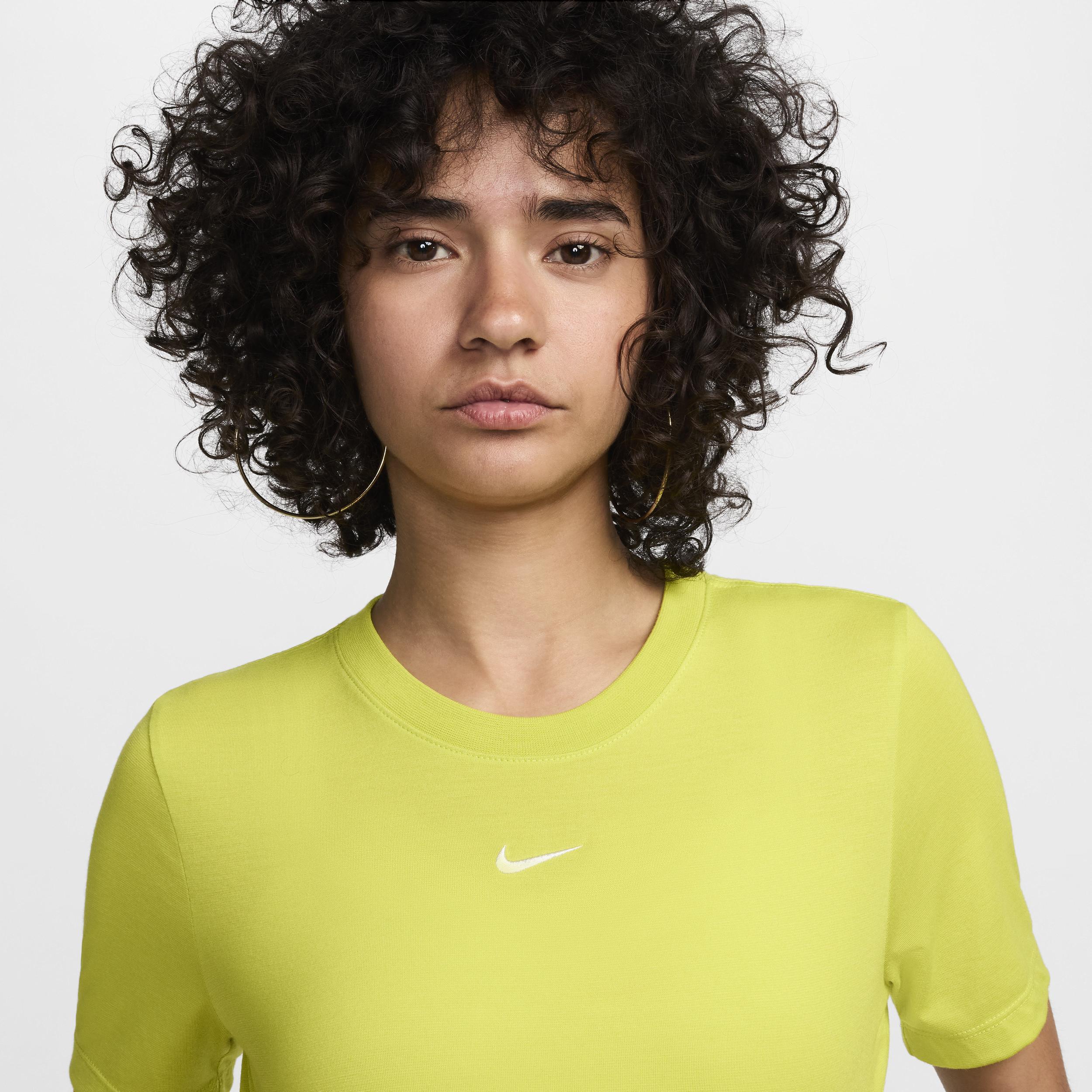 Women's Nike Sportswear Essential Slim Cropped T-Shirt Product Image