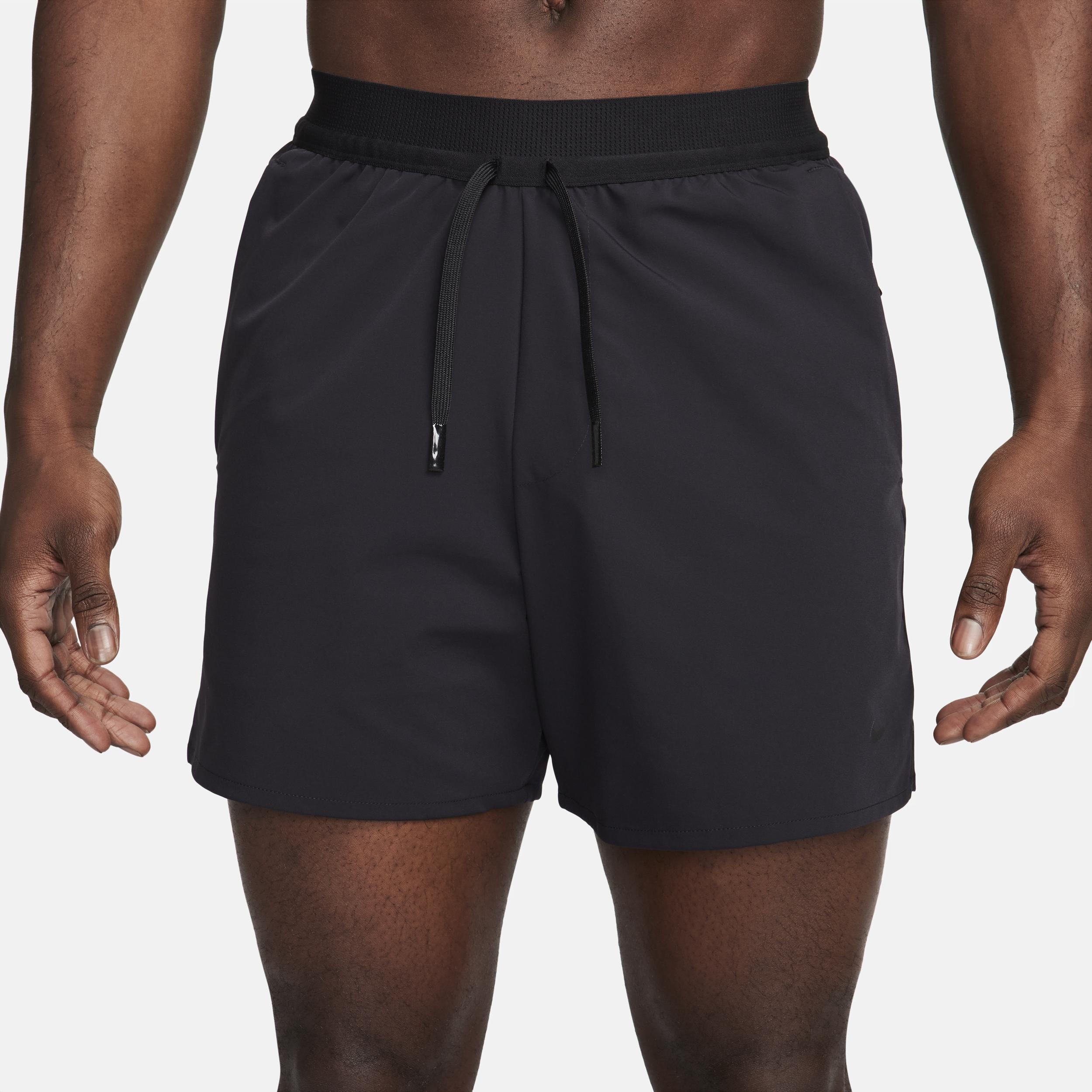 Nike Men's A.P.S. Dri-FIT 6" Versatile Shorts Product Image