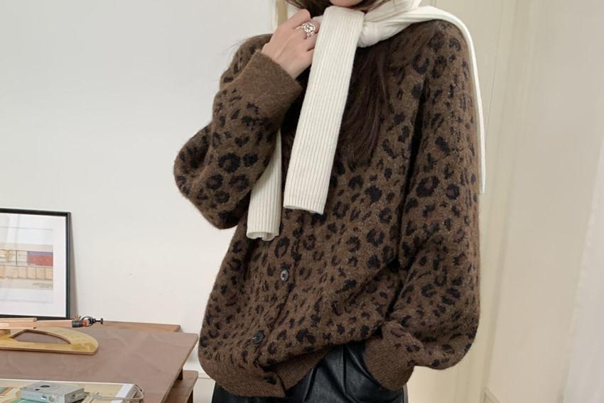 Round Neck Leopard Patterned Cardigan Product Image