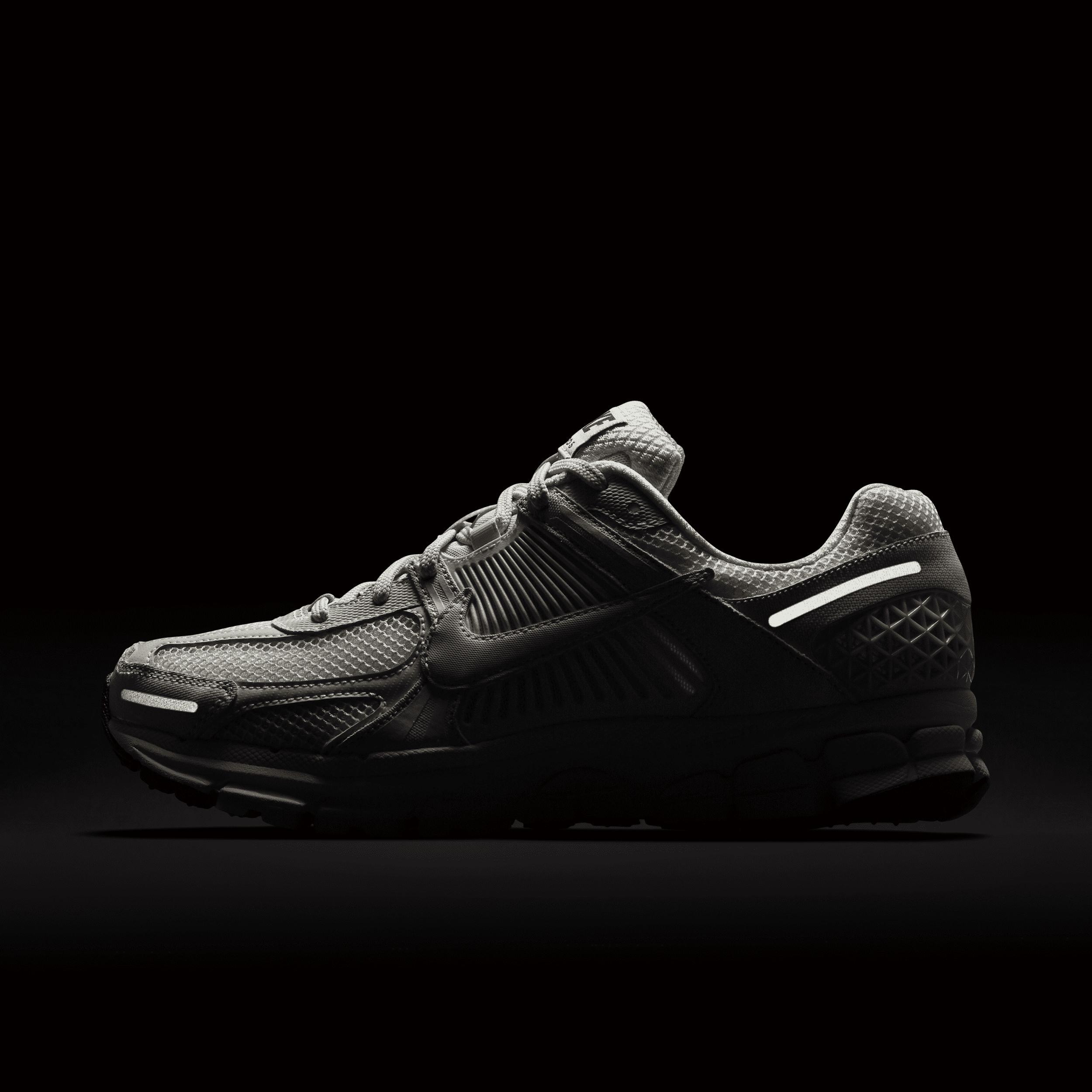 Nike Mens Vomero 5 Shoes Product Image