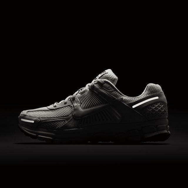 Nike Men's Zoom Vomero 5 Shoes Product Image