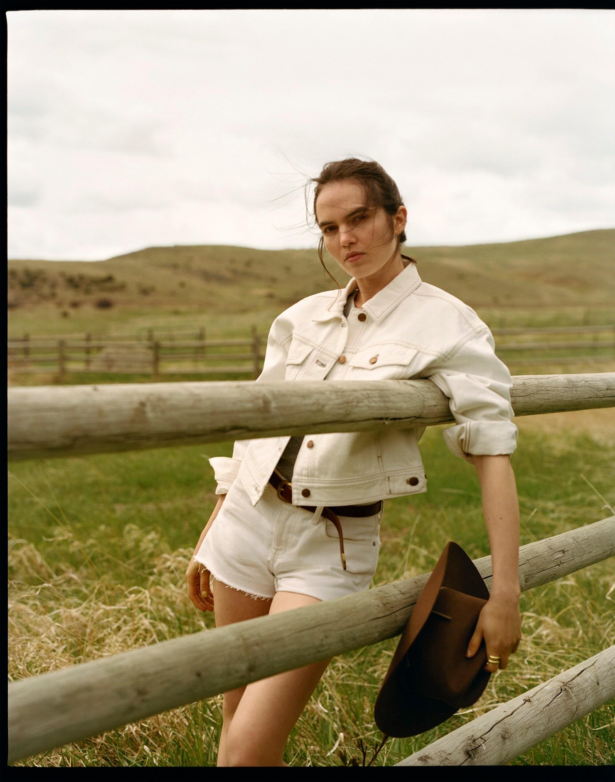 Low-Rise Boyfriend Shorts in Tile White Product Image